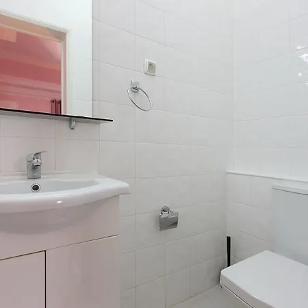 Charming 2 Bedroom In Centre Διαμέρισμα *
