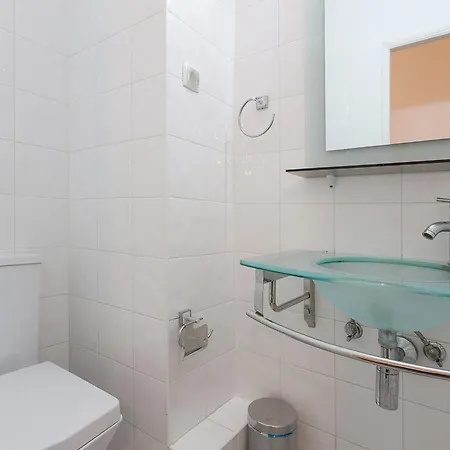 Apartment Charming 2 Bedroom In Centre *